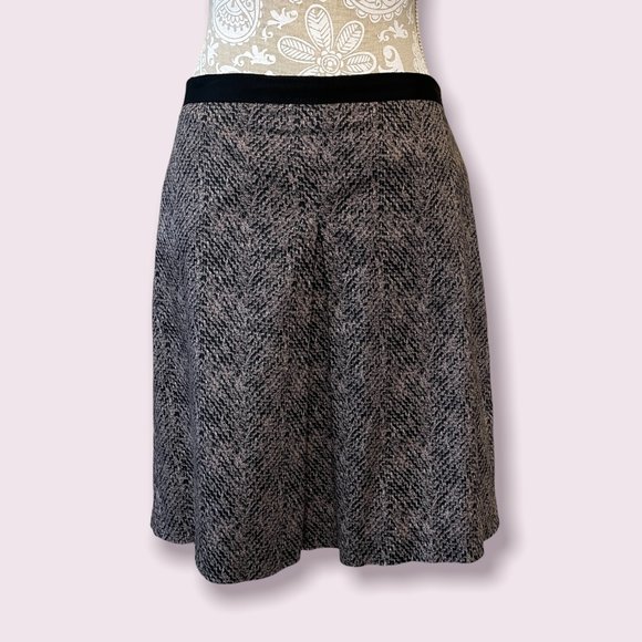 Ann Taylor Mini Skirt size 6. - Picture 2 of 11